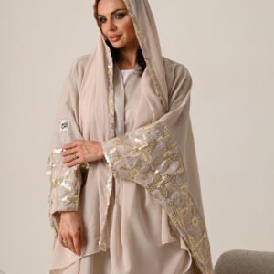 عباية وردي مع تطريز ذهبي